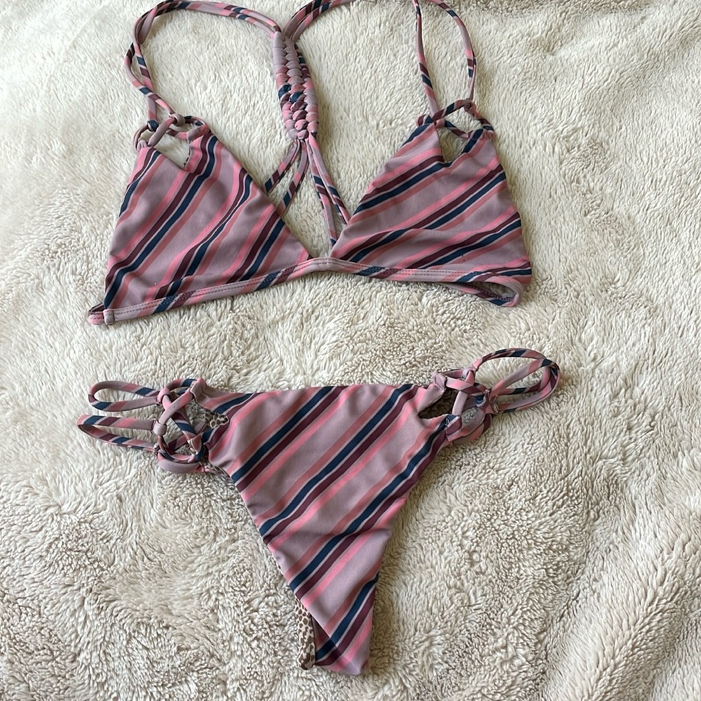 Acacia set in that’s 70s